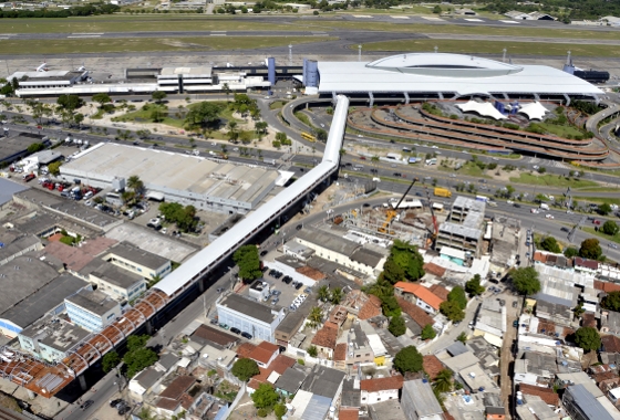Obra da Passarela do Aeroporto dos Guararapes em março de 2014. Foto: Rafael Bandeira/Secopa