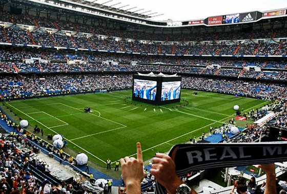 Telão no estádio Santiago Bernabéu, em Madri, para a final da Liga dos Campeões de 2014
