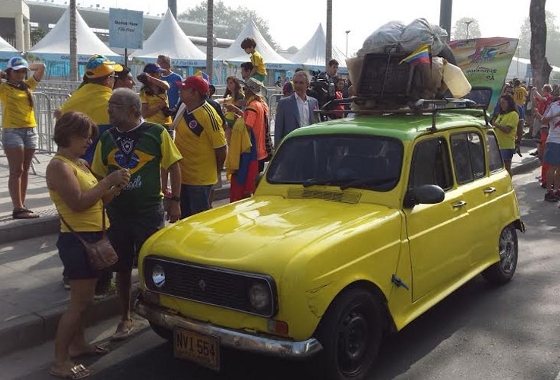 Carro colombiano de 1983 atravessa o continente até o Maracanã, visandl o Mundial de 2014. Foto: Cassio Zirpoli/DP/D.A Press