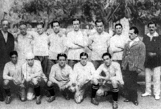 Jogadores do Uruguai no Sul-Americano, 1920, quando venceram o Brasil por 6 a 0. Crédito: AUF/divulgação