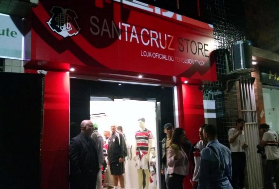 Loja oficial do Santa Cruz em Garanhuns. Foto: Elton Ponce/Santa Cruz/divulgação