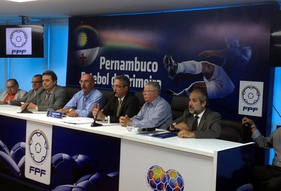 Evandro Carvalho no discurso após a eleição para presidente da FPF, em 22 de setembro de 2014. Foto: FPF/Assessoria