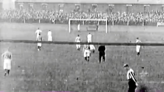 1898, Inglaterra: Blackburn 4x1 West Bromwich. Crédito: Youtube/reprodução