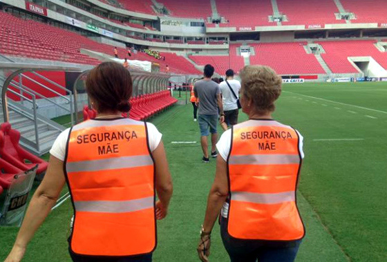 Mães de torcedores recebem treinamento para atuar como seguranças na Arena Pernambuco. Foto: Sport/twitter