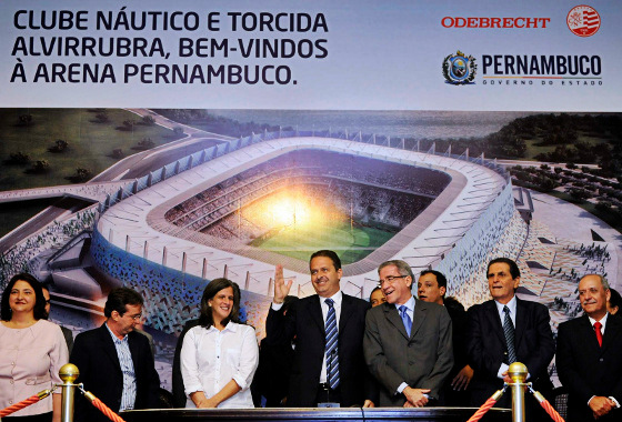 Assinatura do contrato do Náutico com a Arena Pernambuco. Foto: Aluisio Moreira/divulgação