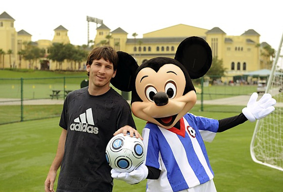 Messi e Mickey Mouse