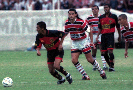 Pernambucano 1999, 1º turno: Santa Cruz 1x1 Sport. Crédito: Ricardo Borba/DP/D.A Press