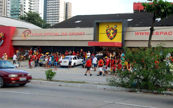 Cazá do Sport é inaugurada e encerra longo hiato sem loja oficial na Ilha –  Blog de Esportes