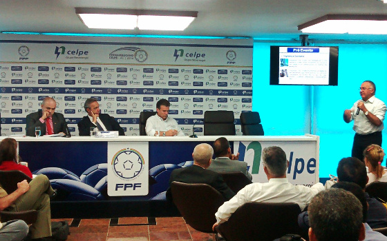 Reunião na sede da FPF, em 26/02, para definir o esquema de organização de Brasil x Uruguai, na Arena Pernambuco. Foto: FPF/twitter/assessoria