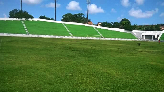 Estádio Ademir Cunha após nova pintura em fevereiro de 2016. Crédito: twitter.com/america_pe