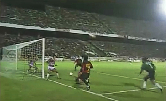 Pernambucano 1999, 1º turno: Santa Cruz 1x1 Sport. Crédito: Globo Nordeste/reprodução