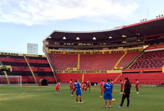Delegação do Independiente Medellín na Ilha do Retiro. Foto: Independiente/twitter (@DIM_Oficial)