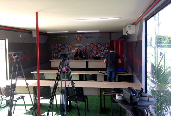 Sala de imprensa do CT do Sport, em Paratibe. Foto: João de Andrade Neto/DP