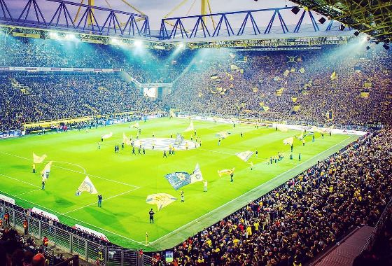 A torcida do Borussia Dortmund do Signal Iduna Park em 2016. Foto: Borussia/instagram (@bvb09)