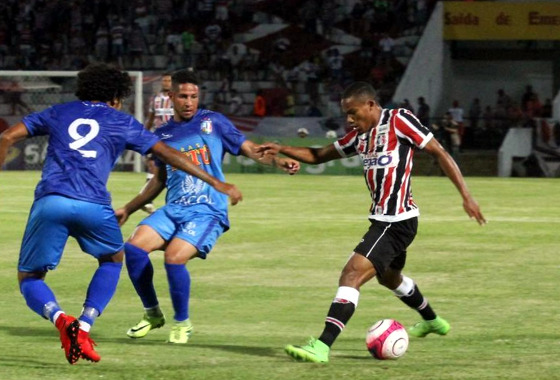 Pernambucano 2018, 1ª rodada: Santa Cruz x Vitória. Foto: Roberto Ramos/DP