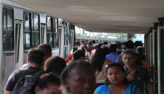 Passageiros na integração do Terminal Joana Bezerra - Foto Allan Torres Especial DP/D.A.Press