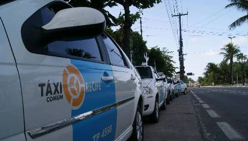 Cinco pontos de táxis serão disponibilizados nas áreas próximas aos focos da folia no Recife. Foto: Tânia Passos DP/D.A.Press