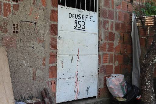 Crime aconteceu na casa das vítimas, no Ibura. Fotos: Nando Chiappetta/DP/D.A Press