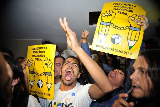 Manifestantes protestaram antes da sessão. Foto: Fabio Rodrigues Pozzebom/Agencia Brasil
