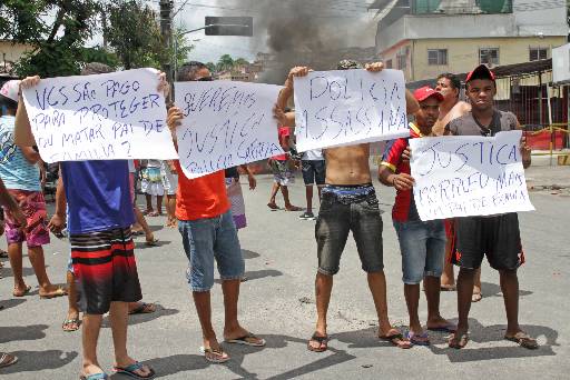Moradores da localidade fizeram protesto por causa da morte do autônomo