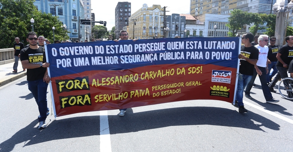 Policiais fizeram caminha de protesto ontem. Foto: Sinpol/Divulgação