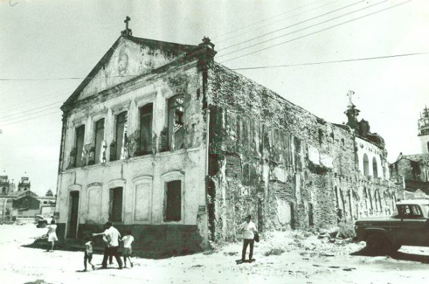 24/11/1972. Crédito: Arquivo/DP/D.A Press. Brasil. Recife - PE. Parte dos fundos da Igreja dos Martírios, que foi demolida para o alargamento da Avenida Dantas Barreto